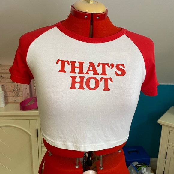 “that’s hot” graphic crop tee - Picture 1 of 2